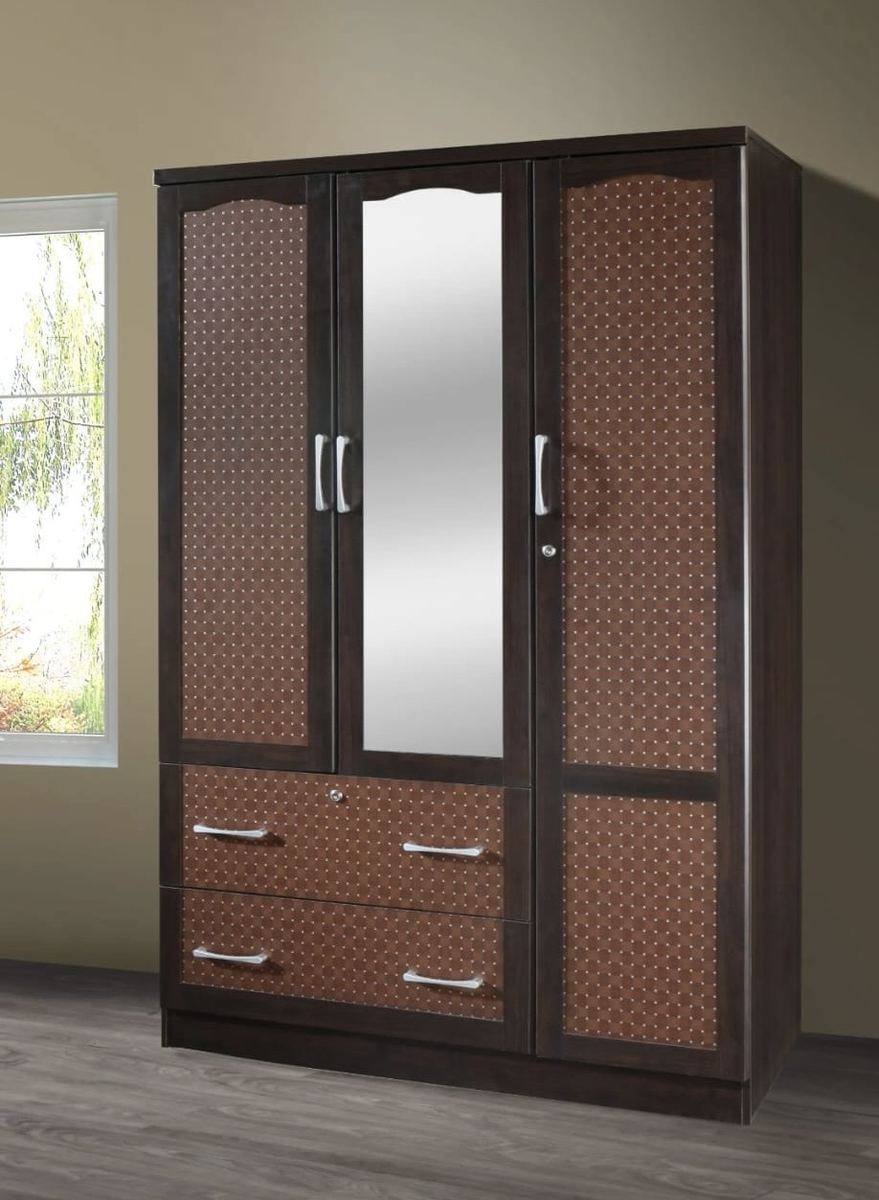 Three-door wardrobe with mirror